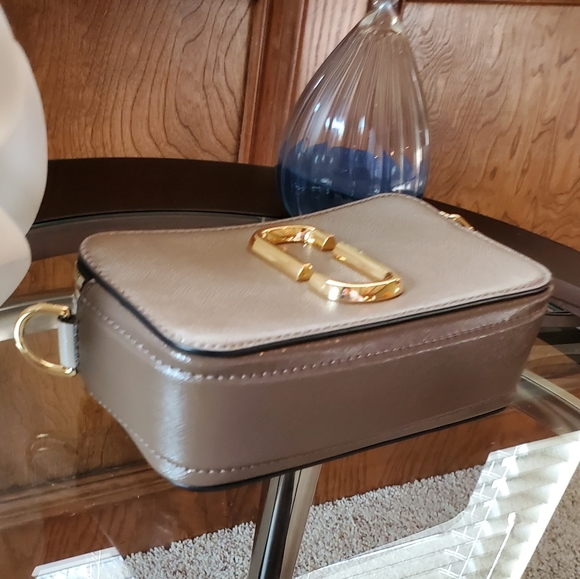 Marc Jacobs Snapshot Cluth is Gray - Picture 6 of 7